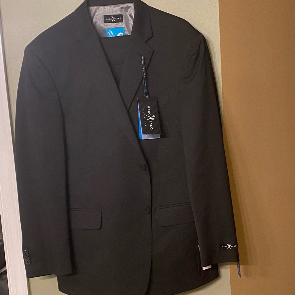 Men’s suit NWT